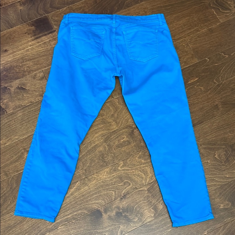 Women’s Legging Jeans with Ankle Zipper Detail - Picture 6 of 10